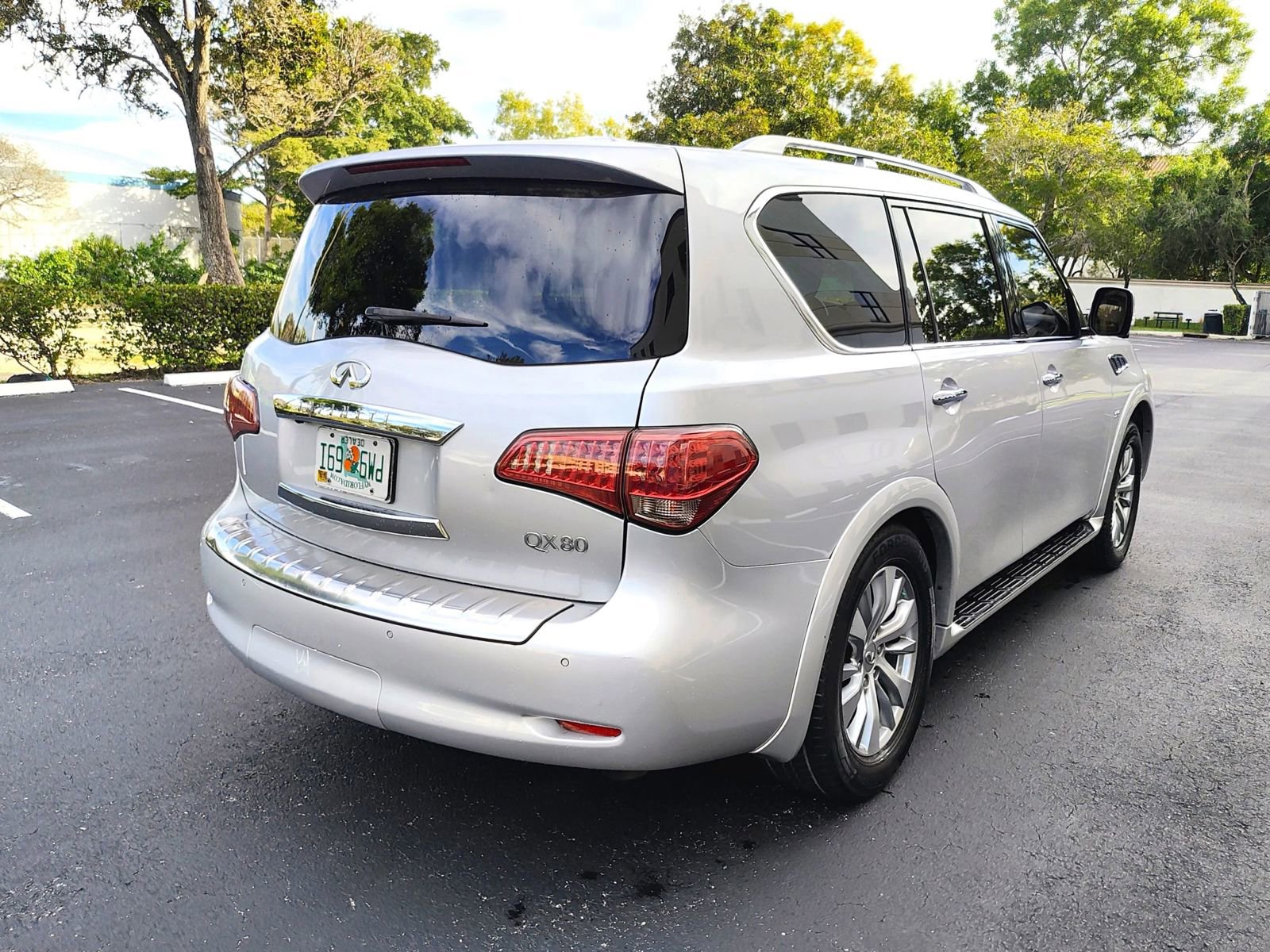 Used 2017 INFINITI QX80 Sport Utility 4D image 6