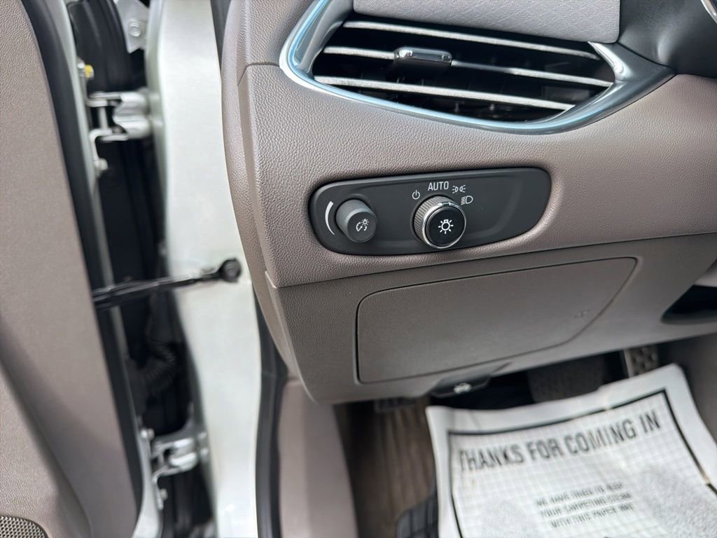 Used 2017 Chevrolet Malibu LT image 15