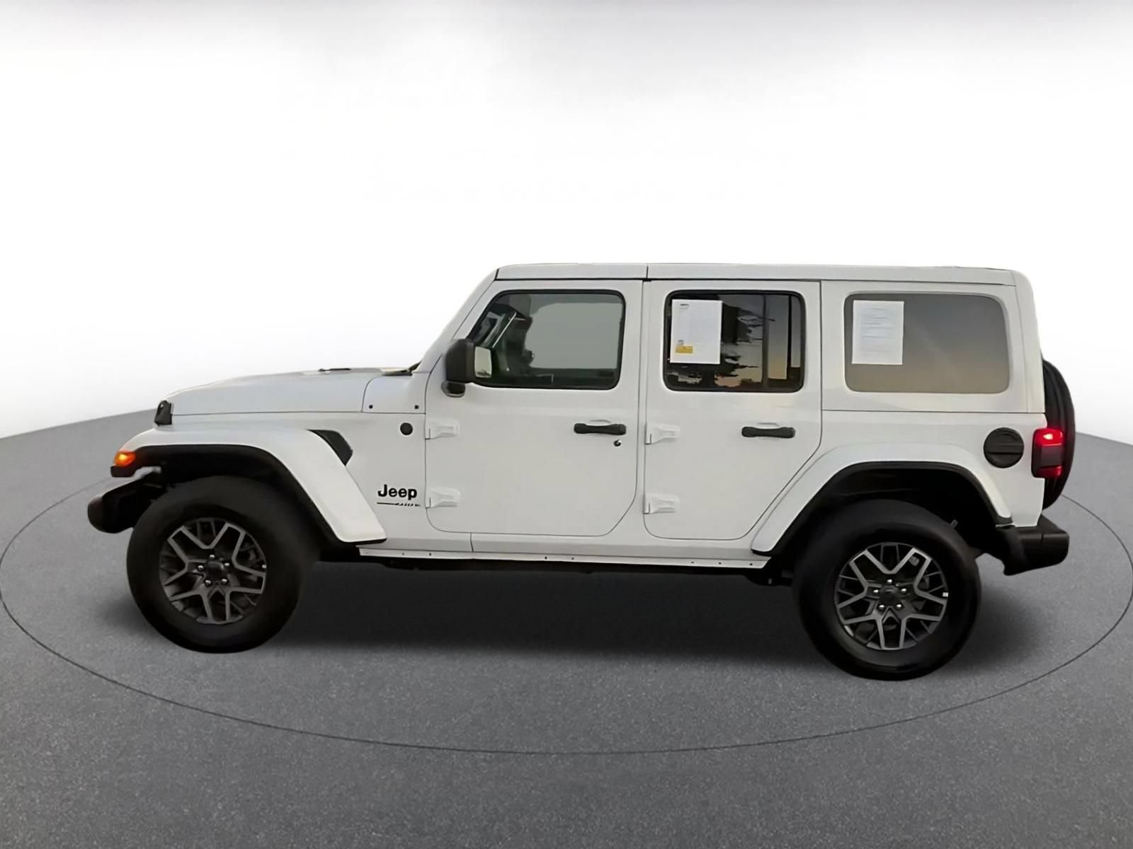Used 2025 Jeep Wrangler Unlimited Sahara AWD/4WD image 8