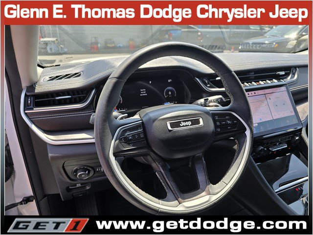 Used 2023 Jeep Grand Cherokee Limited w/ Black Appearance Package RWD image 16