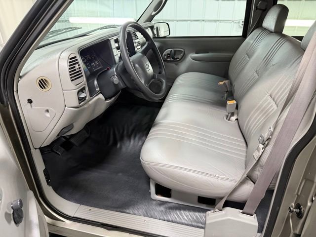 Used 1999 Chevrolet Suburban 2WD image 11