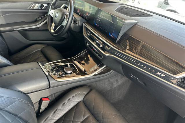 Used 2024 BMW X7 xDrive40i image 16