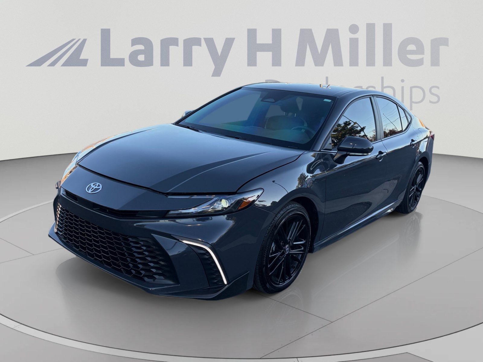 Used 2026 Toyota Camry SE w/ Convenience Package FWD image 1