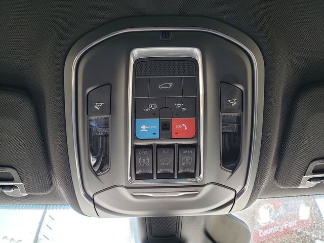Used 2025 Jeep Grand Cherokee Limited w/ Black Appearance Package AWD/4WD image 26