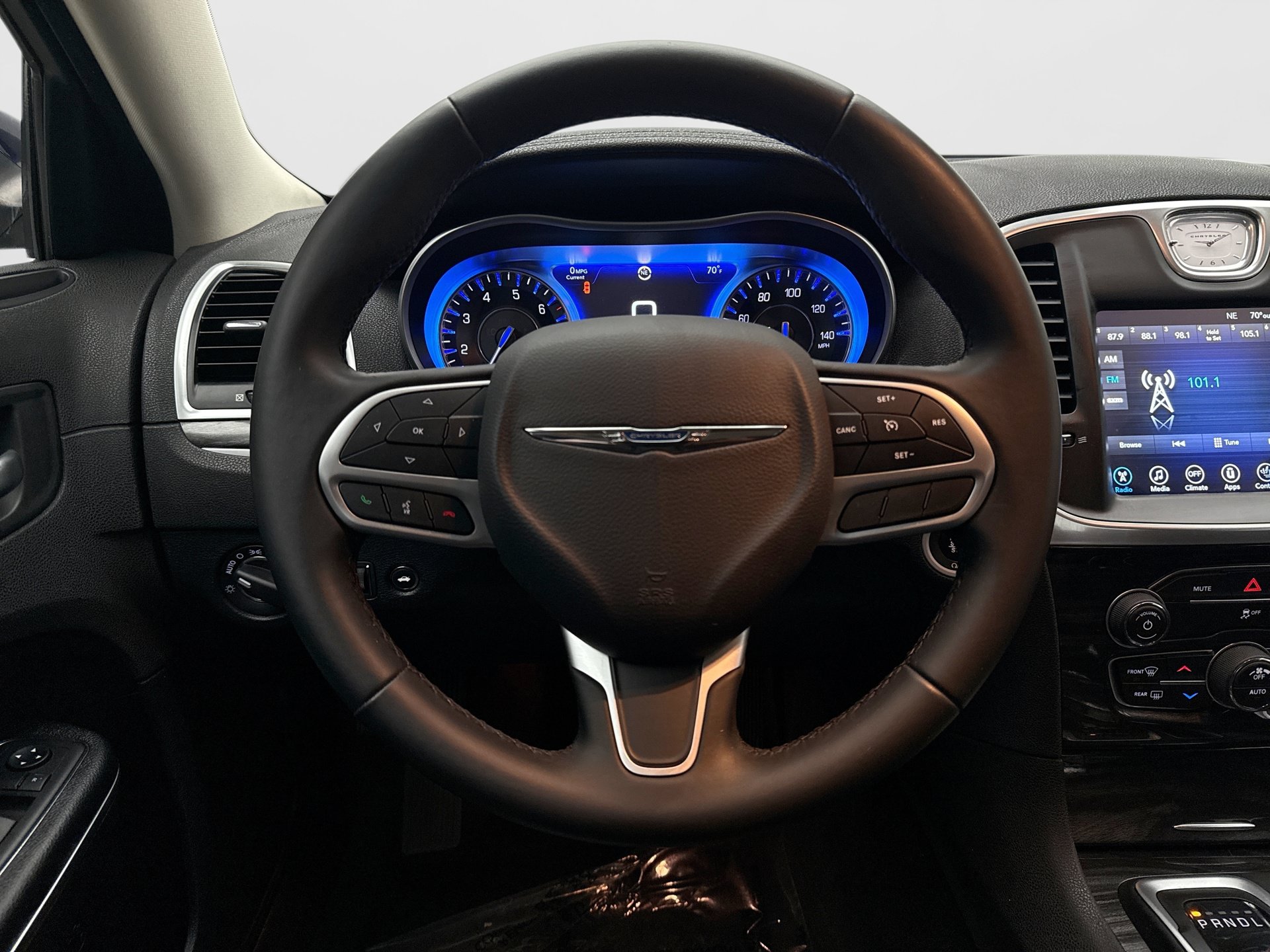 Used 2017 Chrysler 300 Limited AWD/4WD image 12