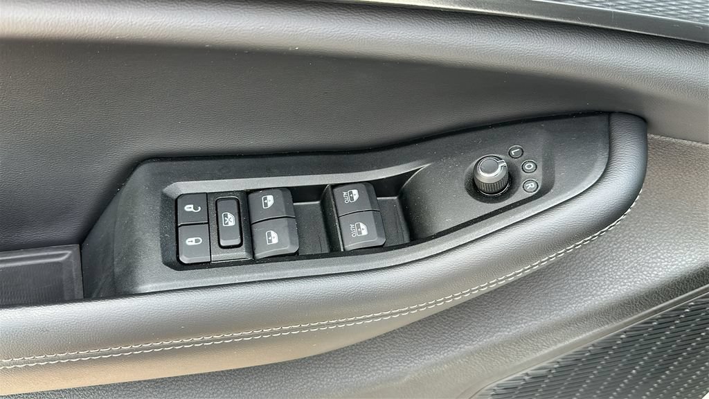 Used 2025 Jeep Grand Cherokee Altitude AWD/4WD image 11