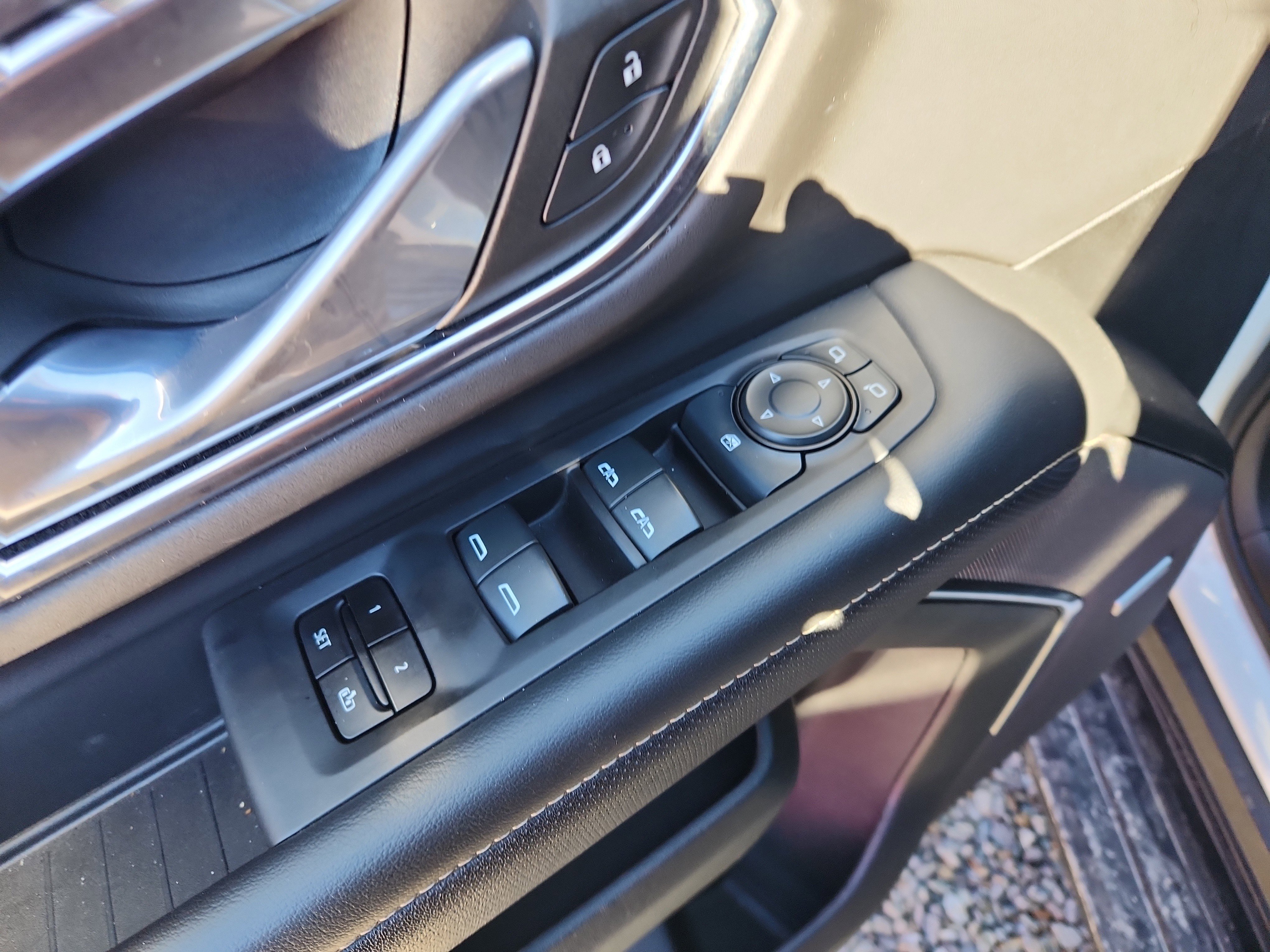 Used 2024 GMC Yukon SLT image 7