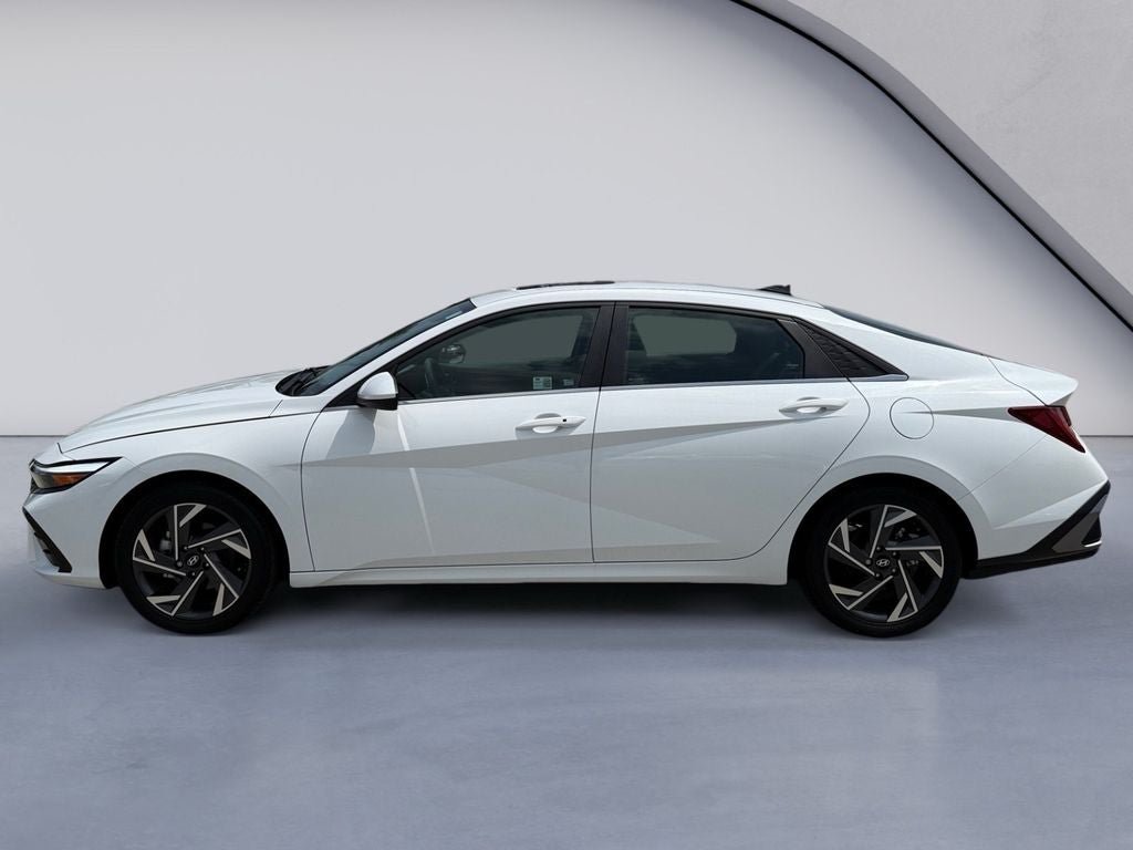 Used 2024 Hyundai Elantra SEL w/ Convenience Package FWD image 2