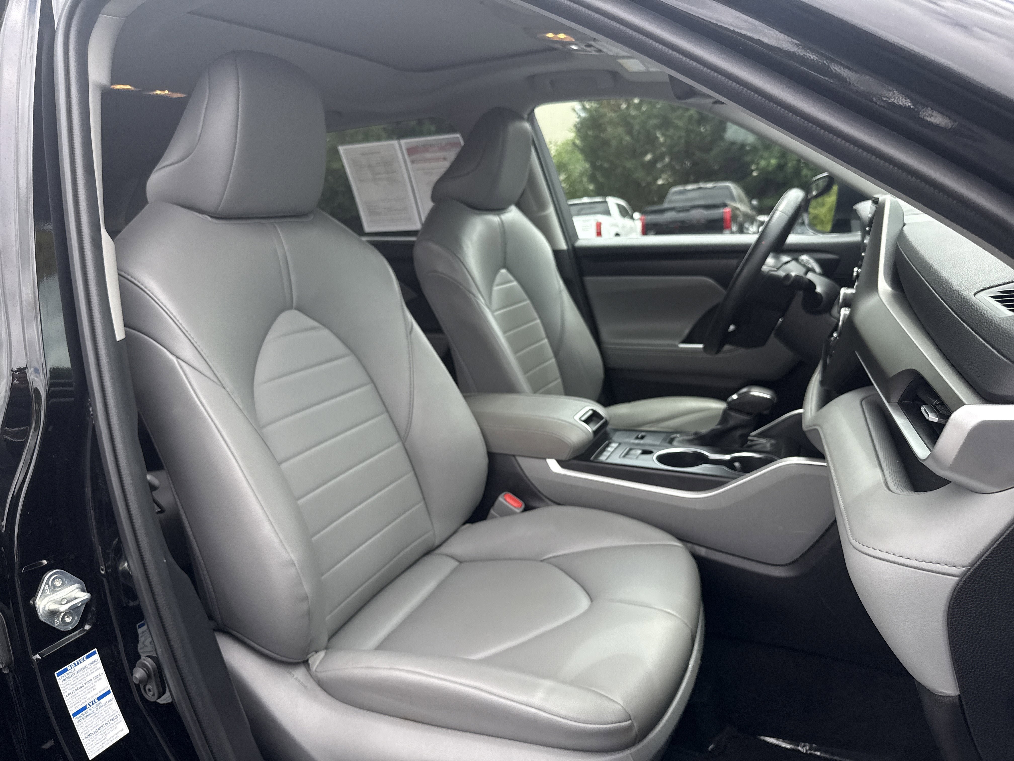 Used 2022 Toyota Highlander XLE AWD/4WD image 33