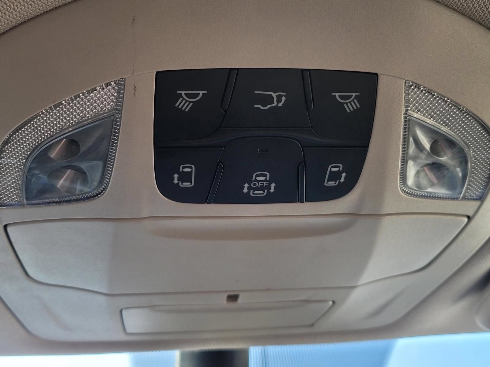 Used 2023 Chrysler Pacifica Touring-L FWD image 29