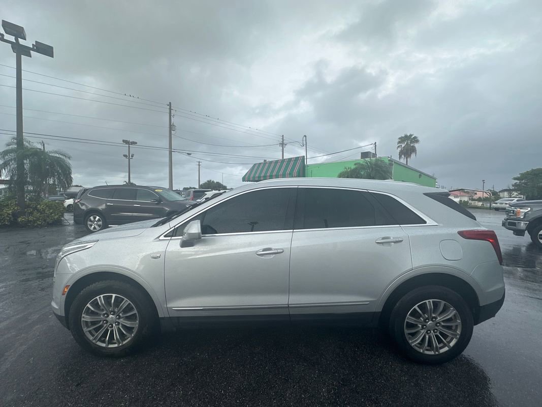 Used 2018 Cadillac XT5 Luxury w/ Driver Awareness Package image 3