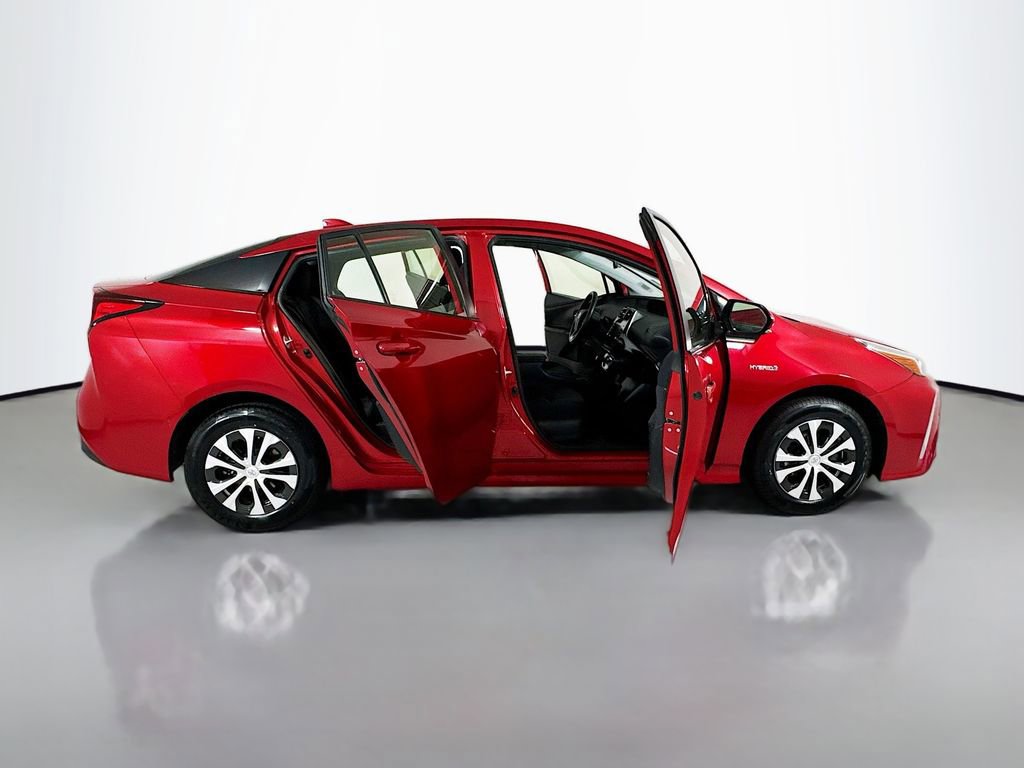 Used 2020 Toyota Prius LE image 20