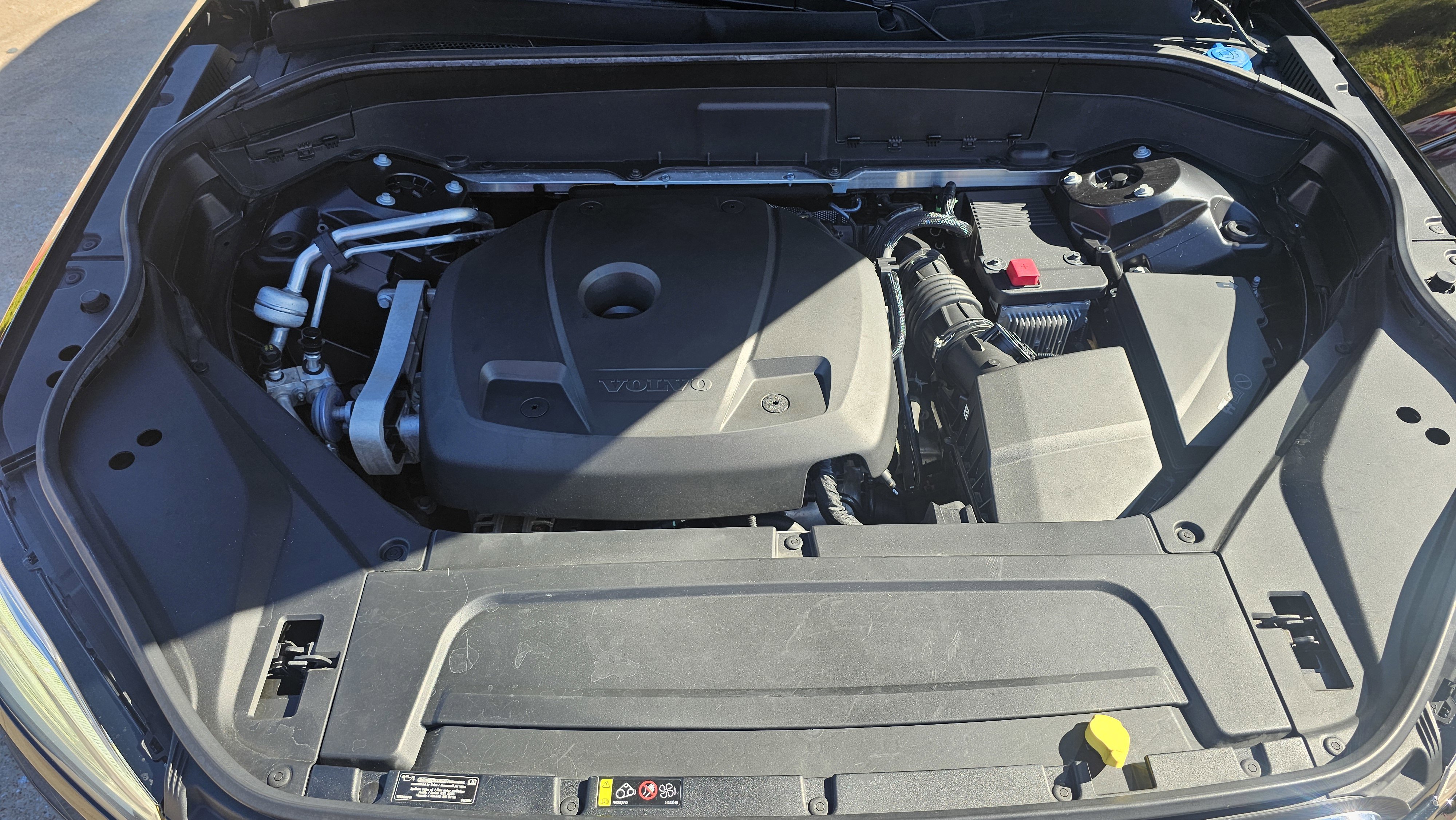 Used 2017 Volvo XC90 T6 Momentum w/ Vision Package image 18