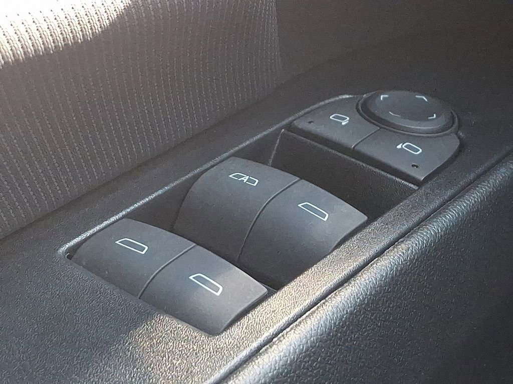 Certified 2025 Chevrolet Equinox EV RS image 30