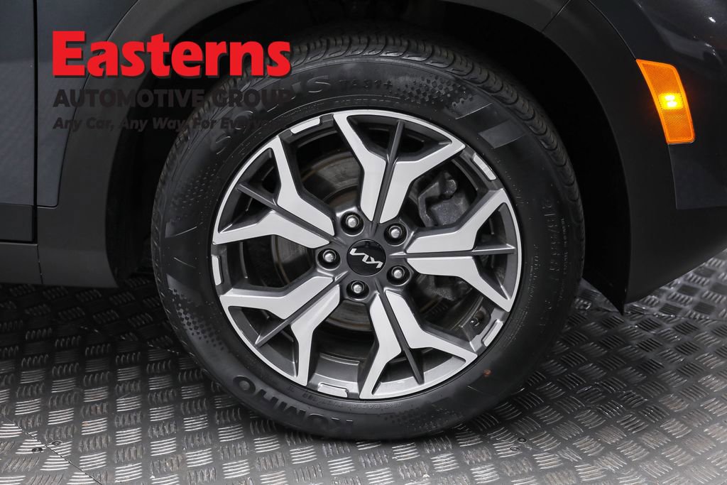 Used 2023 Kia Seltos EX image 32