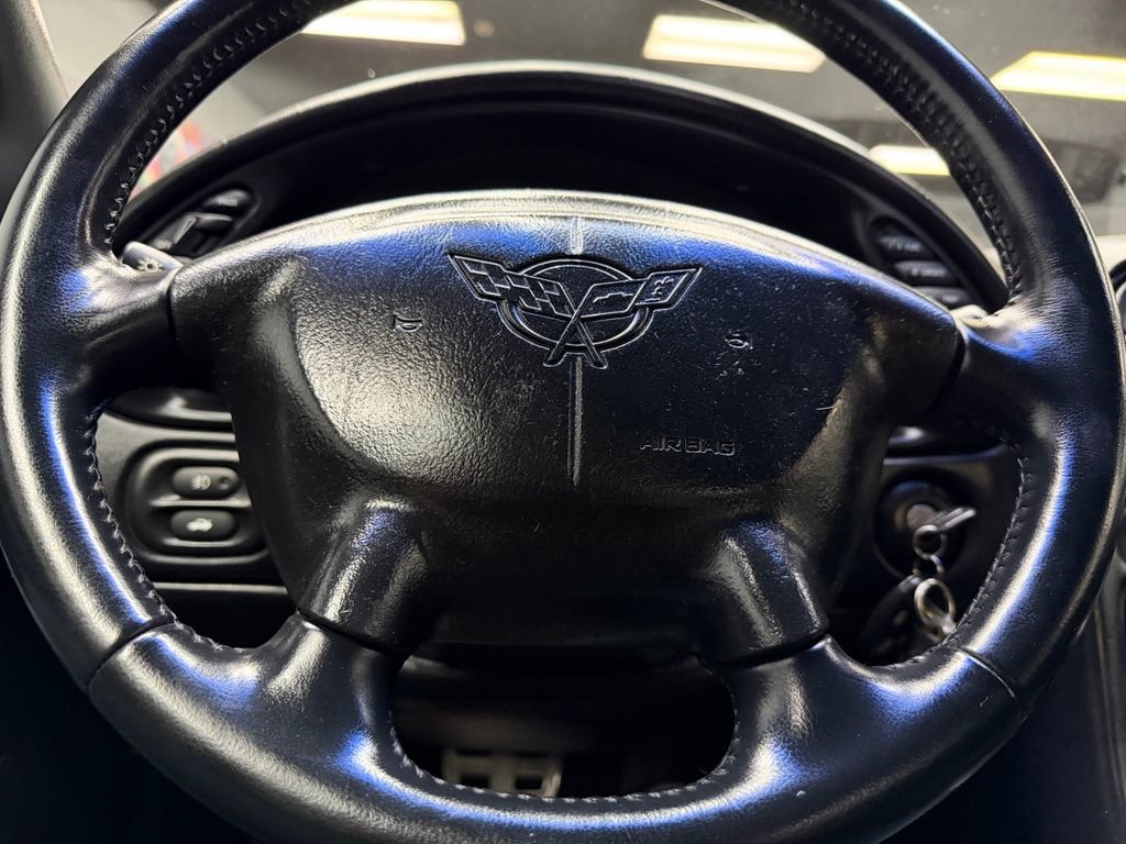 Used 2004 Chevrolet Corvette Convertible w/ Preferred Equipment Group RWD image 23