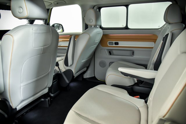 New 2025 Volkswagen ID. Buzz 1st Edition image 10