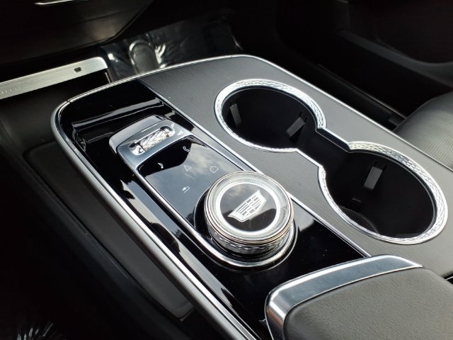 Used 2025 Cadillac Lyriq Luxury AWD/4WD image 32