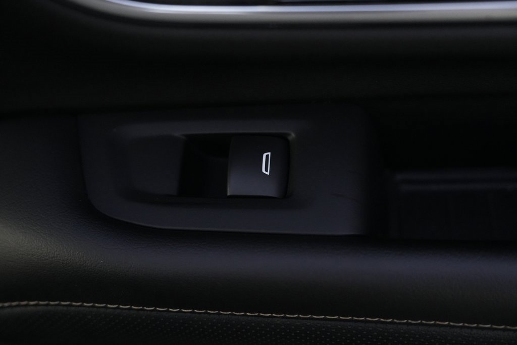 Used 2021 GMC Yukon XL SLT w/ SLT Luxury Plus Package image 42