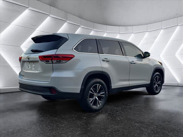 Used 2019 Toyota Highlander LE image 5