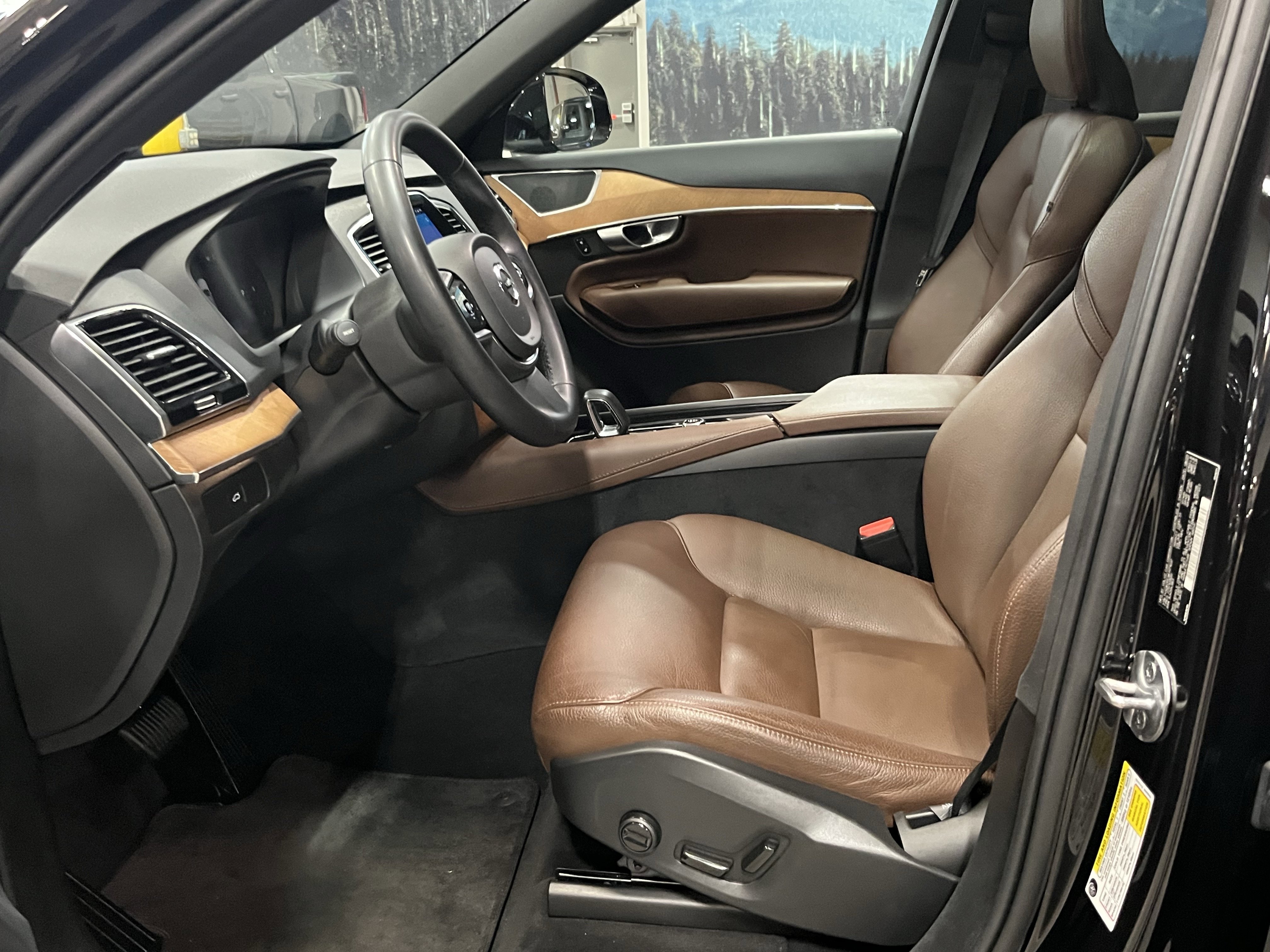 Used 2024 Volvo XC90 B6 Plus AWD/4WD image 10