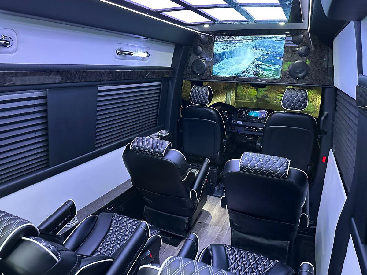 Used 2024 Mercedes-Benz Sprinter 3500 image 9