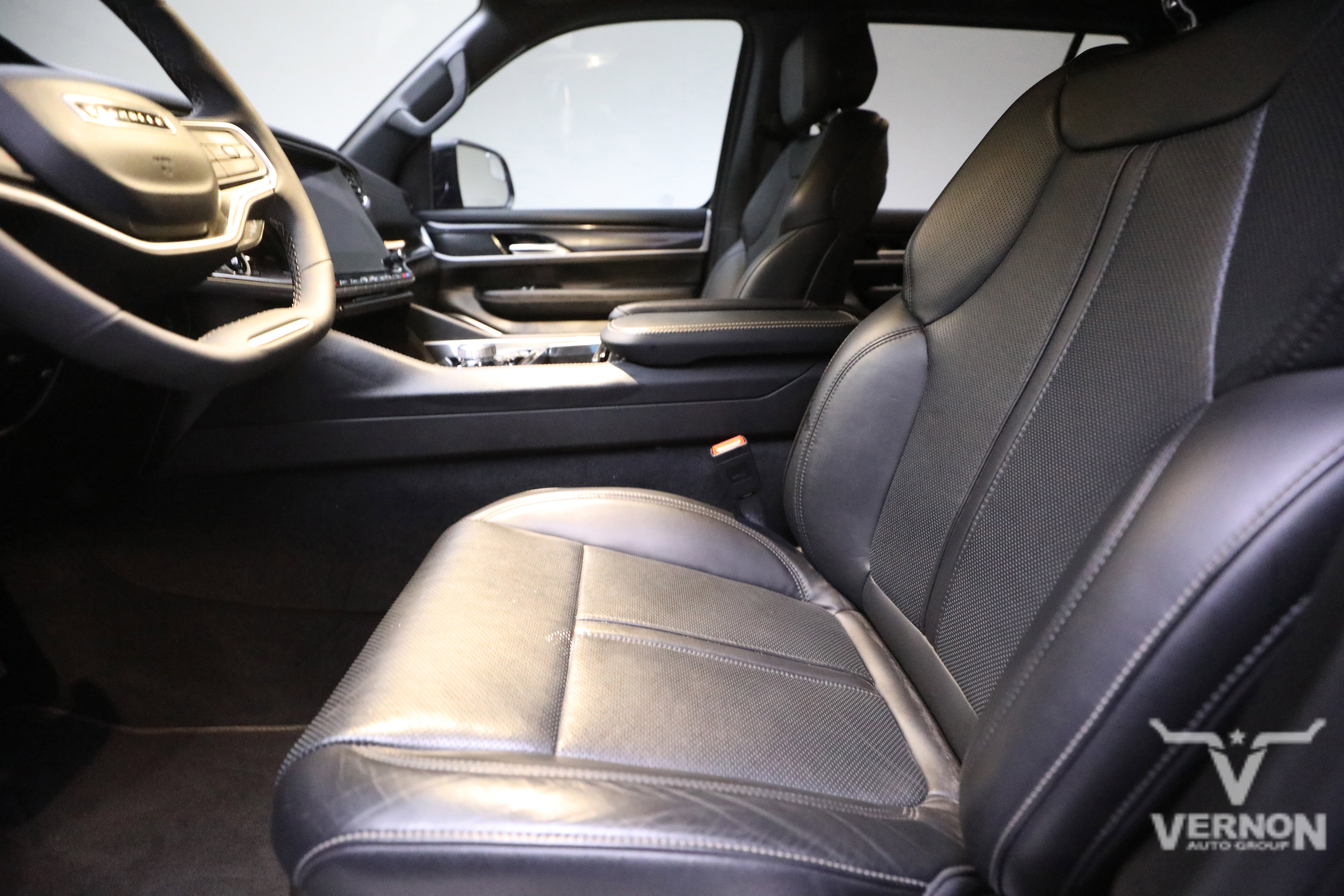 Used 2024 Jeep Wagoneer 4WD w/ HD Trailer Tow Package image 10