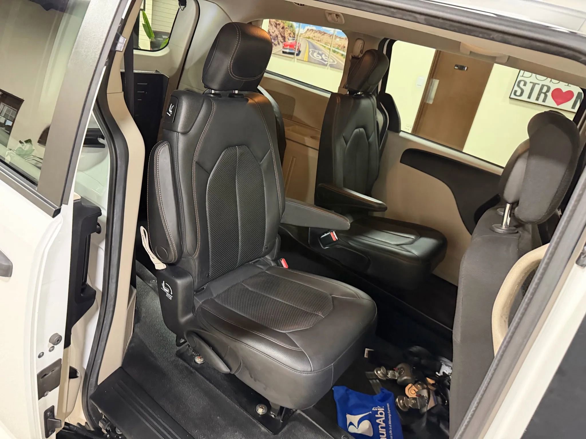 Used 2019 Dodge Grand Caravan SE image 32