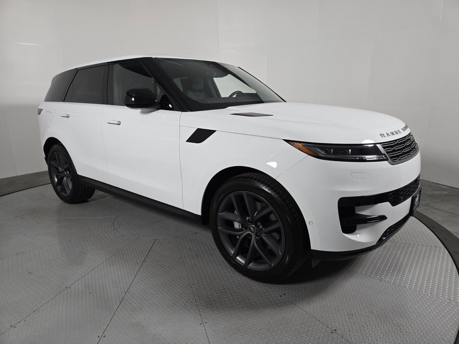 Used 2024 Land Rover Range Rover Sport SE image 16
