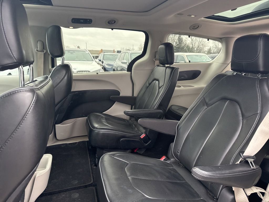 Used 2019 Chrysler Pacifica Limited w/ Advanced Safetytec Group image 18