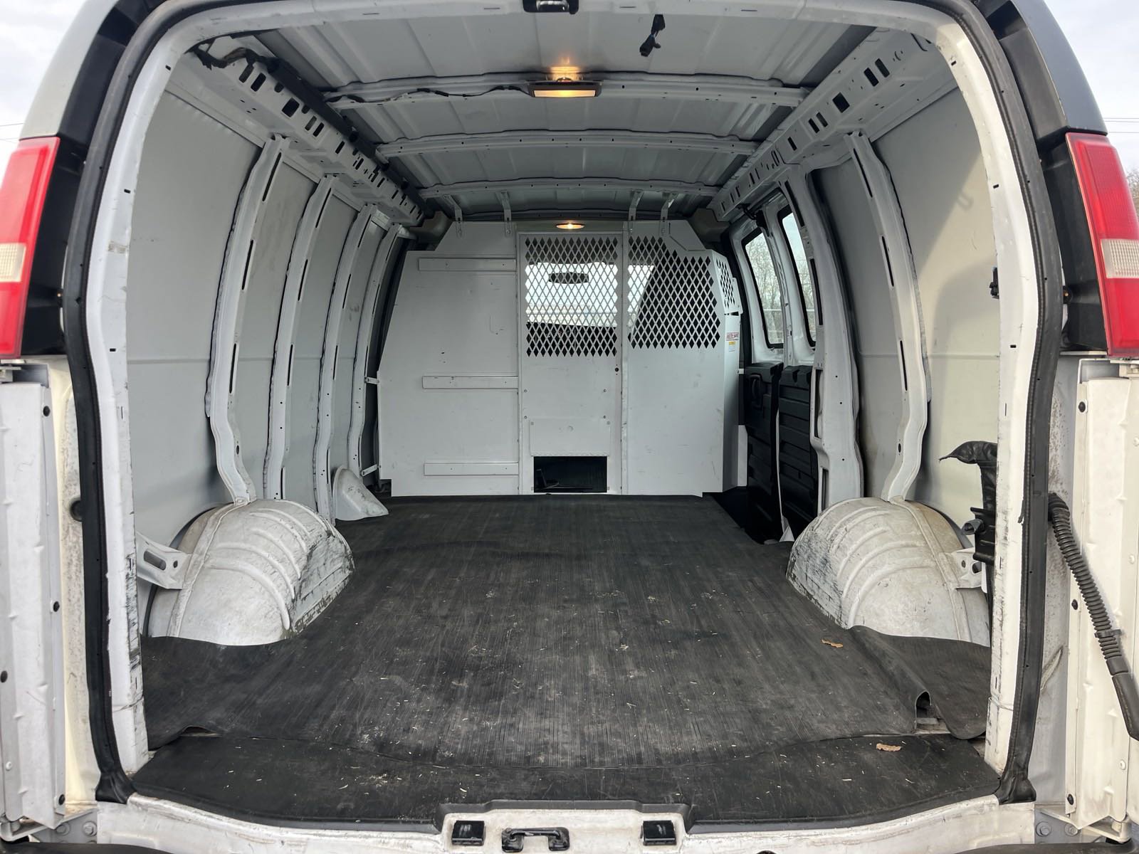 Used 2013 Chevrolet Express 2500 image 4