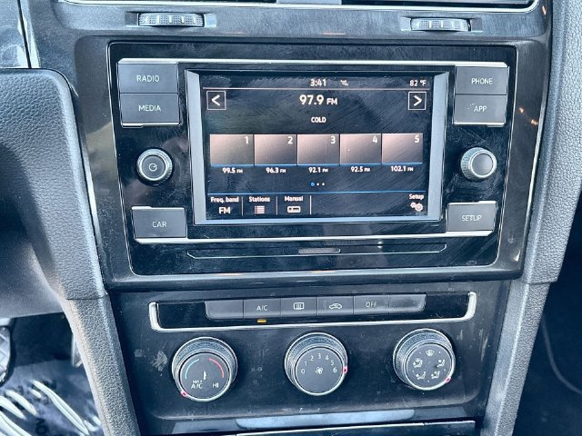 Used 2019 Volkswagen Golf S FWD image 24