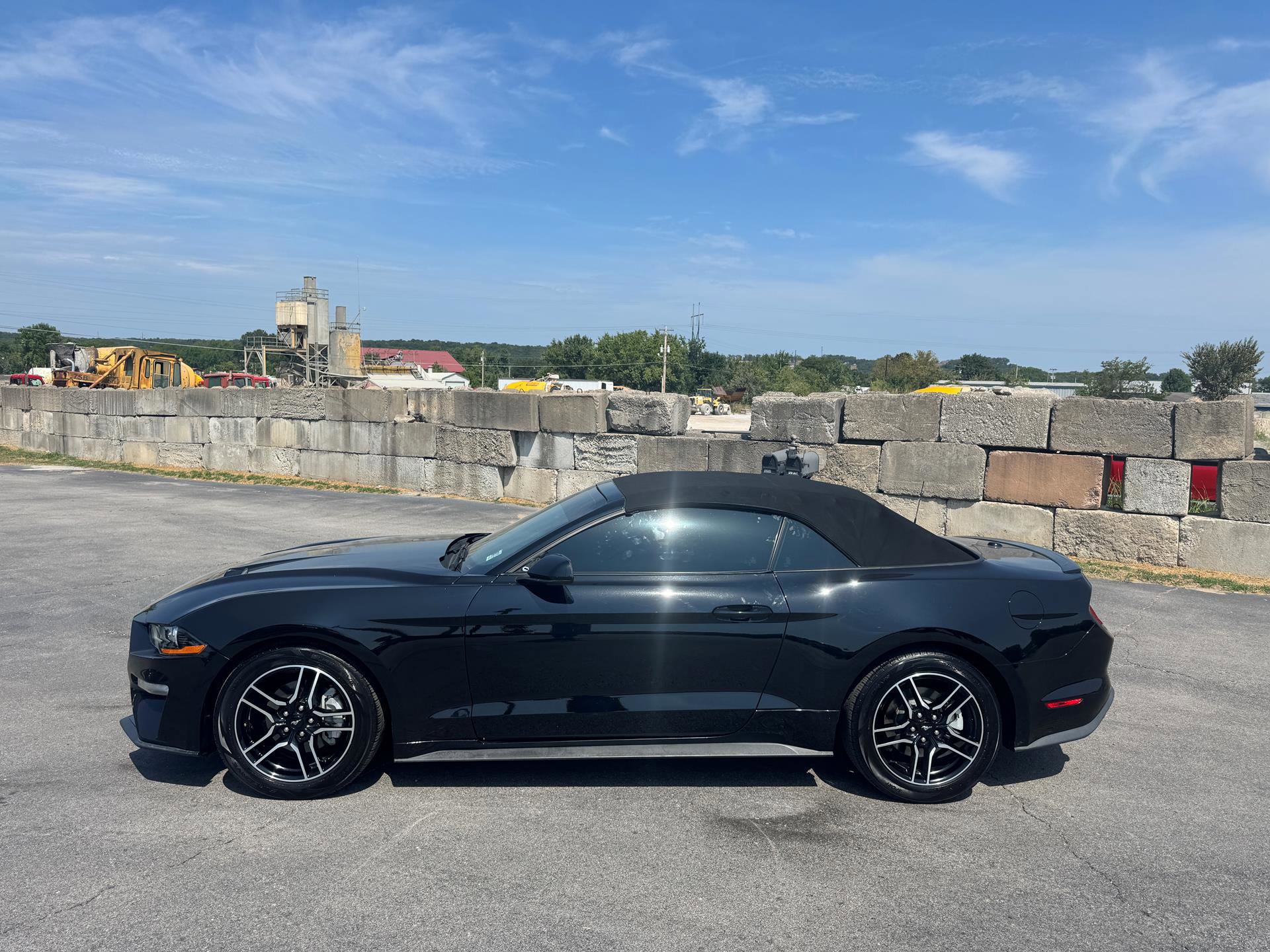 Used 2022 Ford Mustang Premium image 3