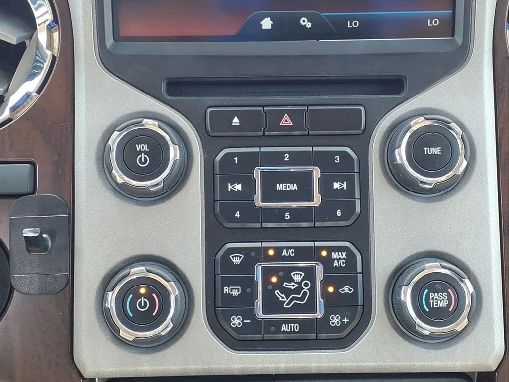 Used 2014 Ford F250 Lariat w/ Lariat Interior Package AWD/4WD image 22