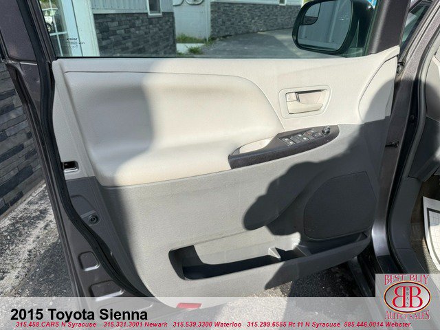 Used 2015 Toyota Sienna L FWD image 9