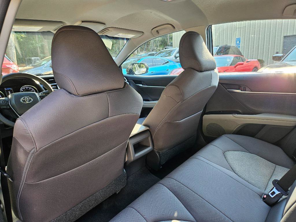 Used 2018 Toyota Camry LE image 24