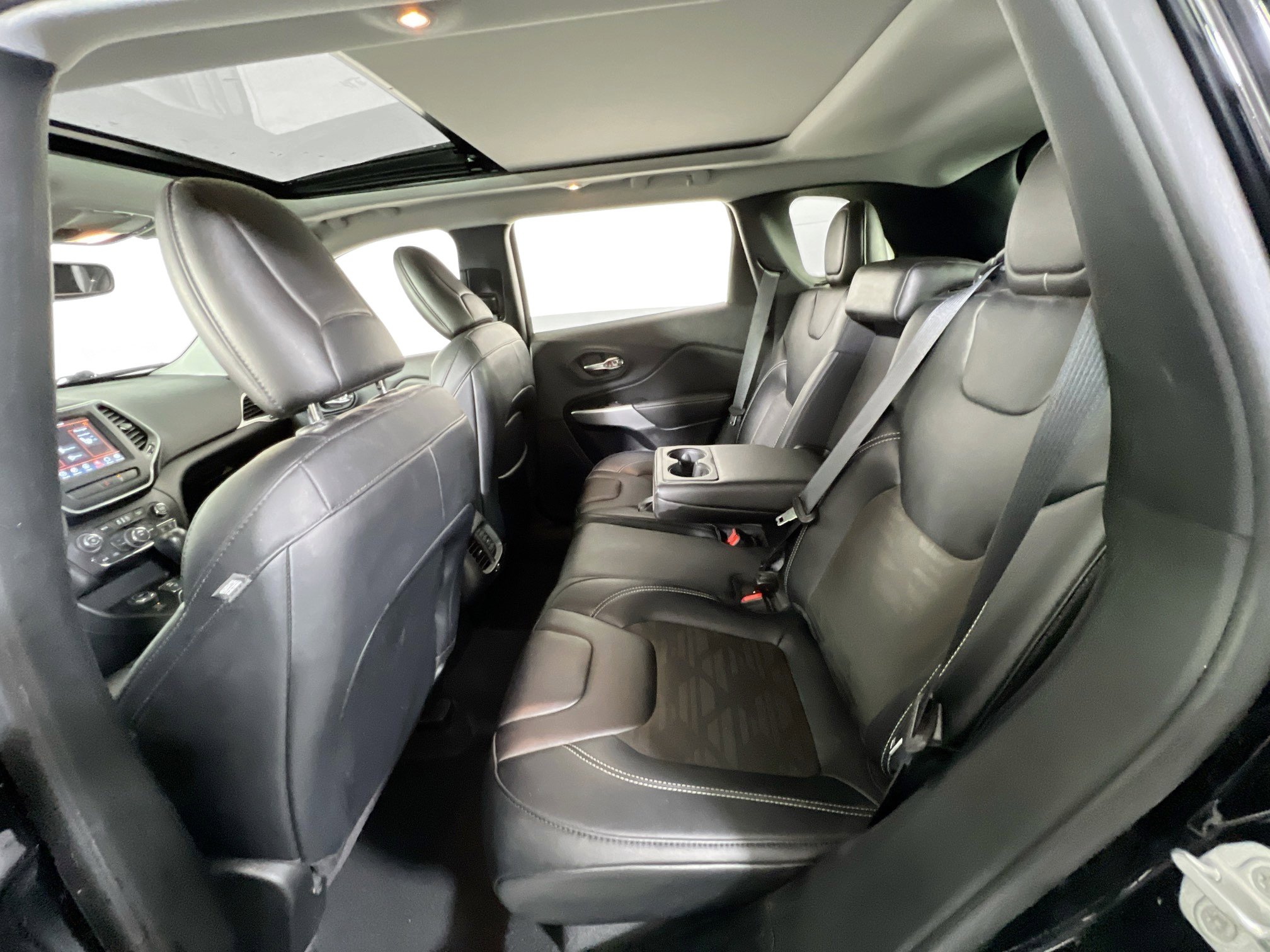 Used 2022 Jeep Cherokee Latitude w/ Sun & Sound Group image 24