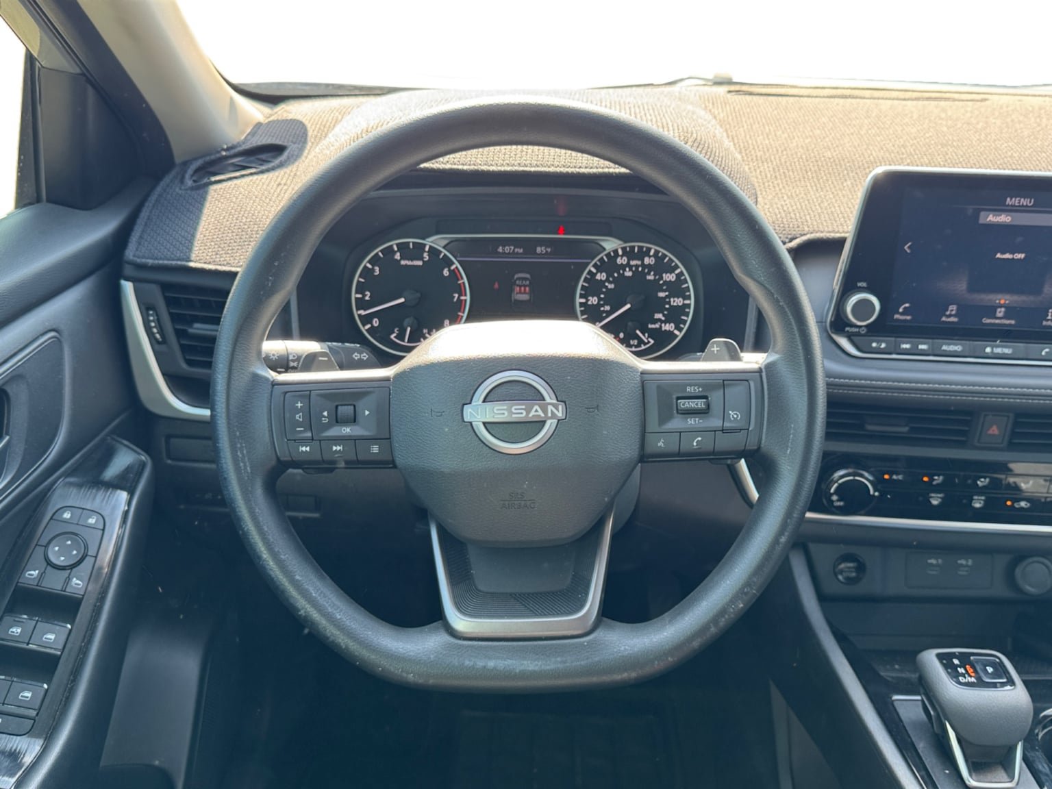 Used 2025 Nissan Rogue S AWD/4WD image 13