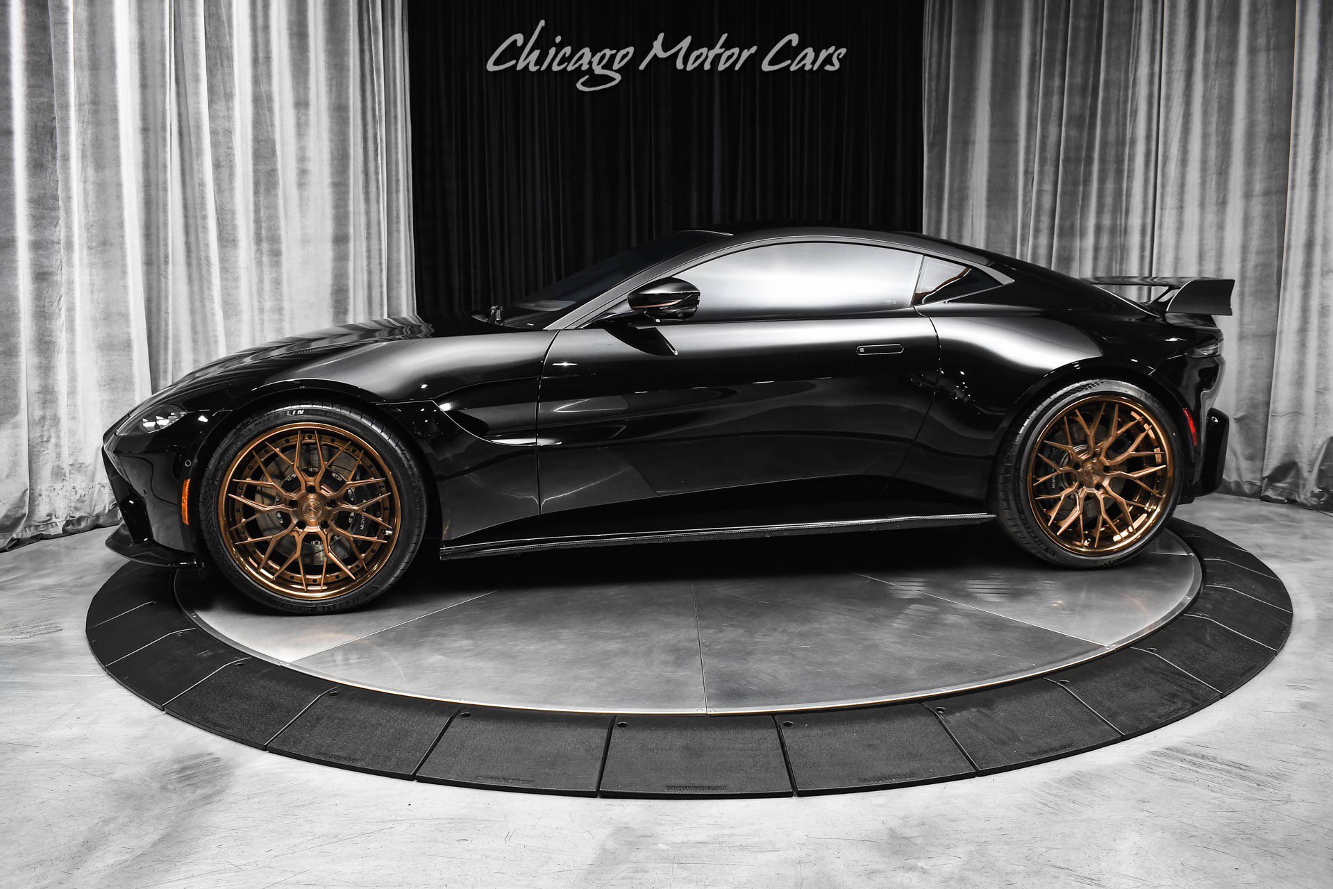 Used 2020 Aston Martin V8 Vantage Coupe RWD image 1