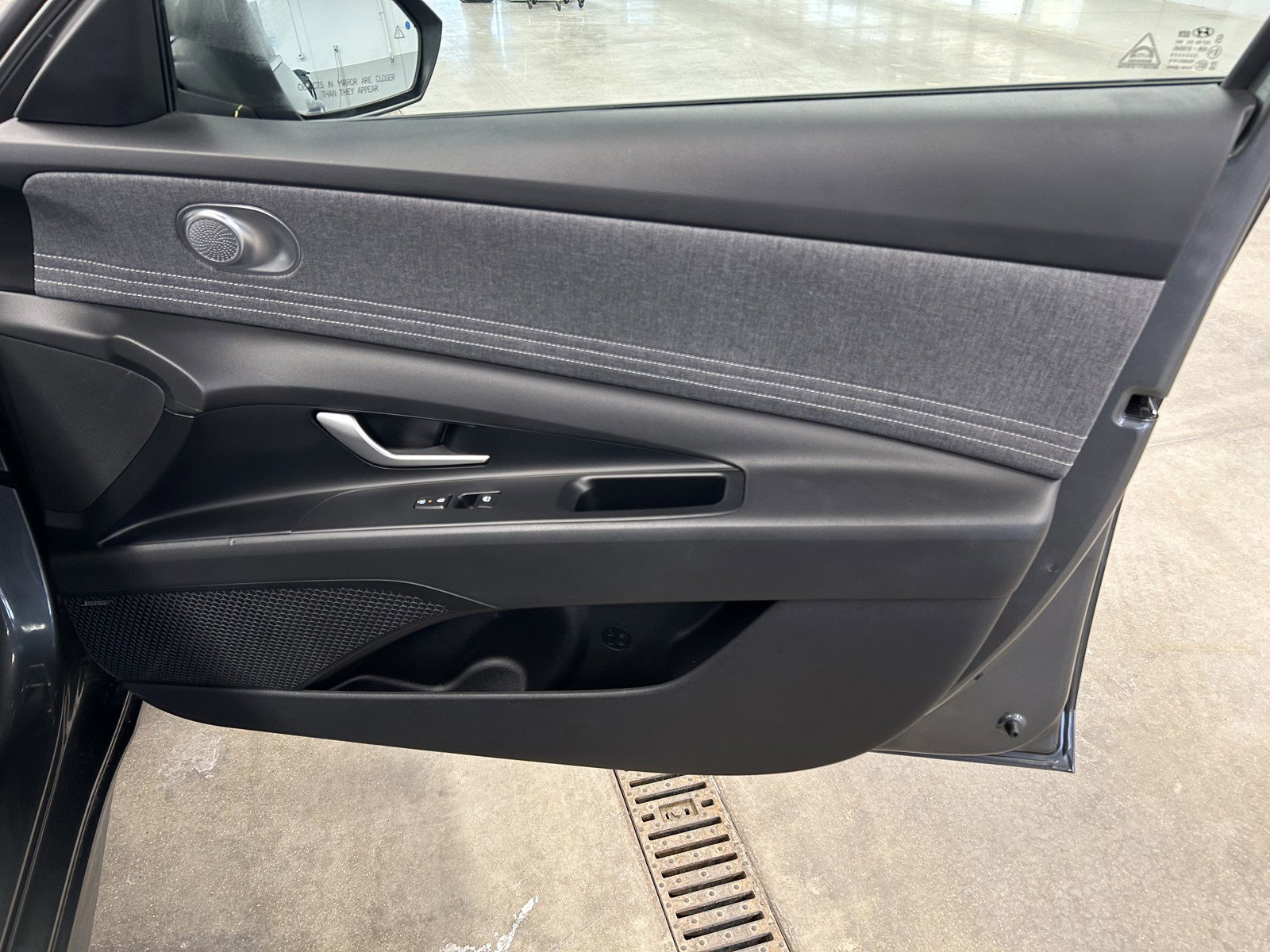 Used 2025 Hyundai Elantra Limited image 18