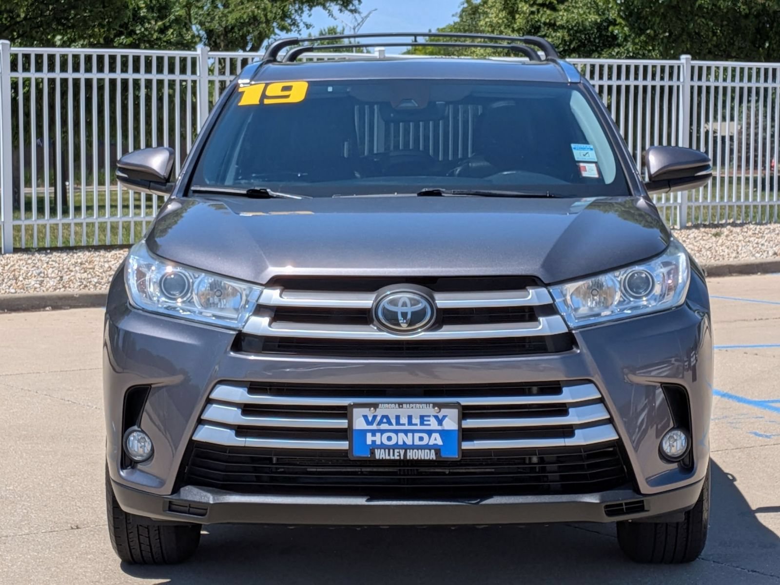 Used 2019 Toyota Highlander XLE AWD/4WD image 3