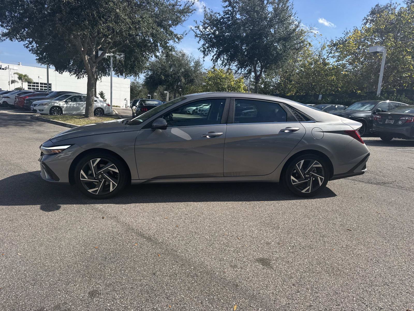 Used 2024 Hyundai Elantra Limited image 6