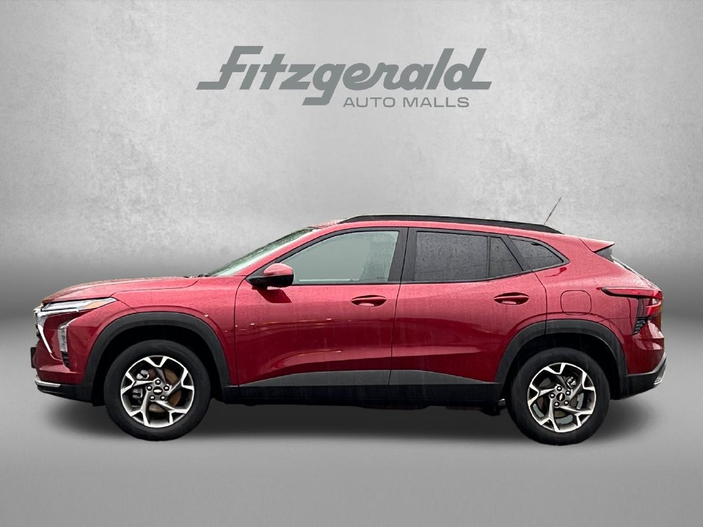 Used 2025 Chevrolet Trax LT FWD image 5