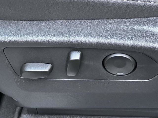 Used 2025 Chevrolet Suburban High Country image 9