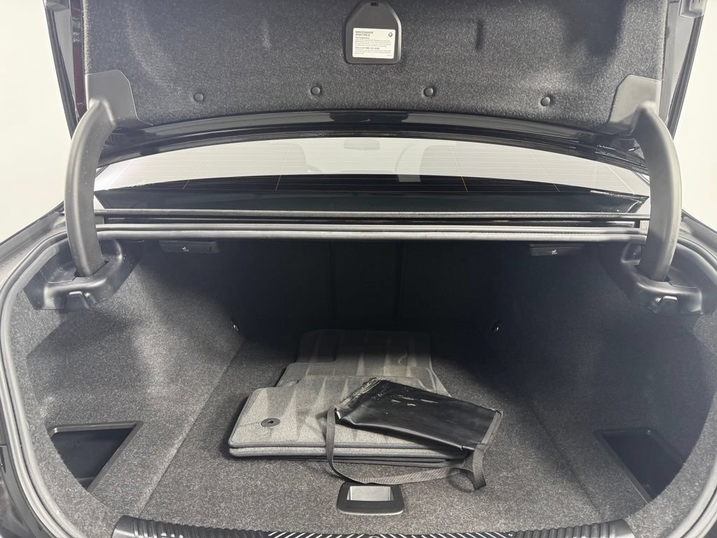 Certified 2025 BMW i5 xDrive40 w/ M Sport Package AWD/4WD image 18