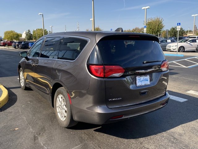 Used 2023 Chrysler Voyager LX image 6