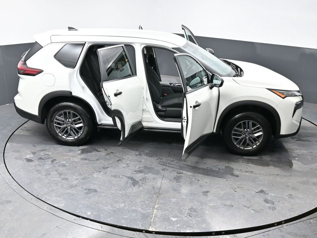 Used 2024 Nissan Rogue S image 63