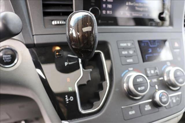 Used 2016 Toyota Sienna XLE w/ XLE Navigation Package image 20