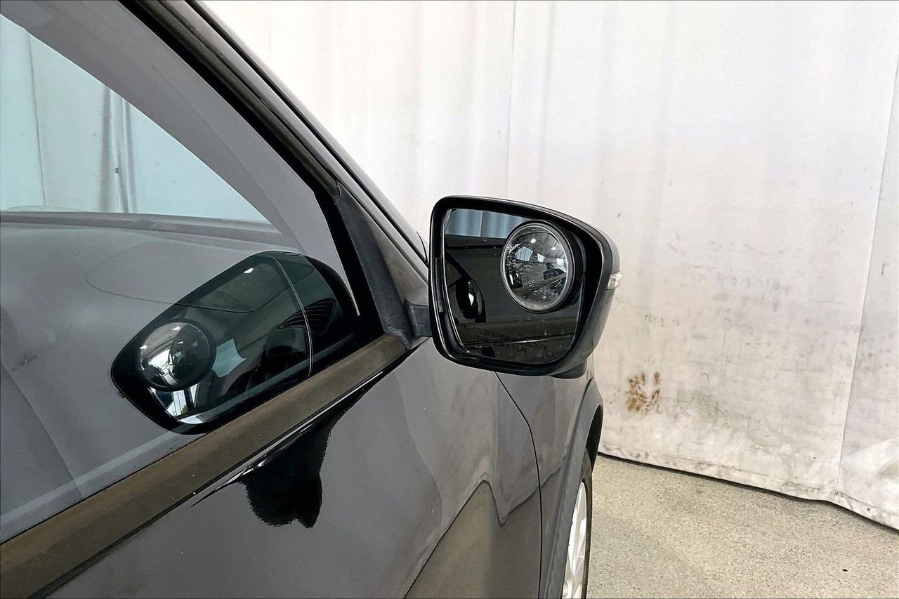 Used 2015 Nissan Juke SL image 11