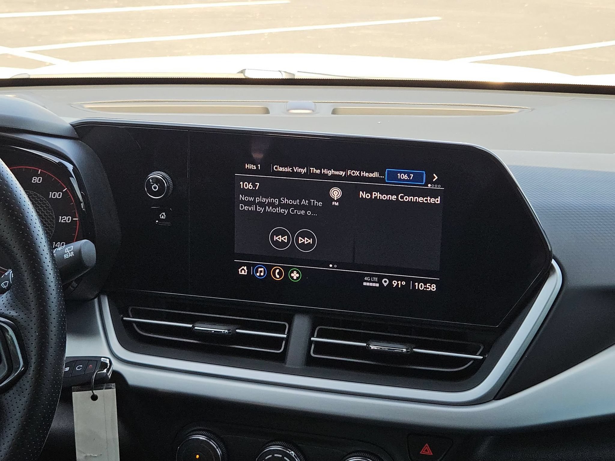 Certified 2025 Chevrolet Trax RS w/ Sunroof Package FWD image 17